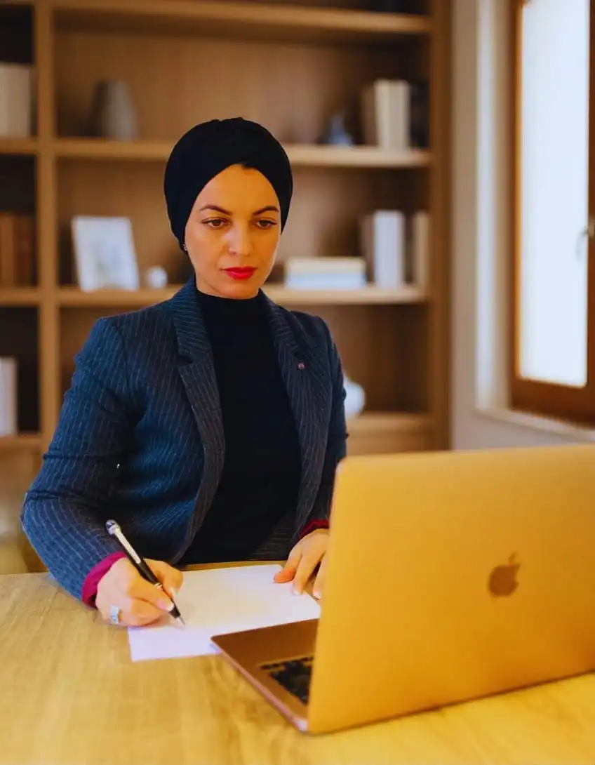 Amina, enseignante Atakalam
